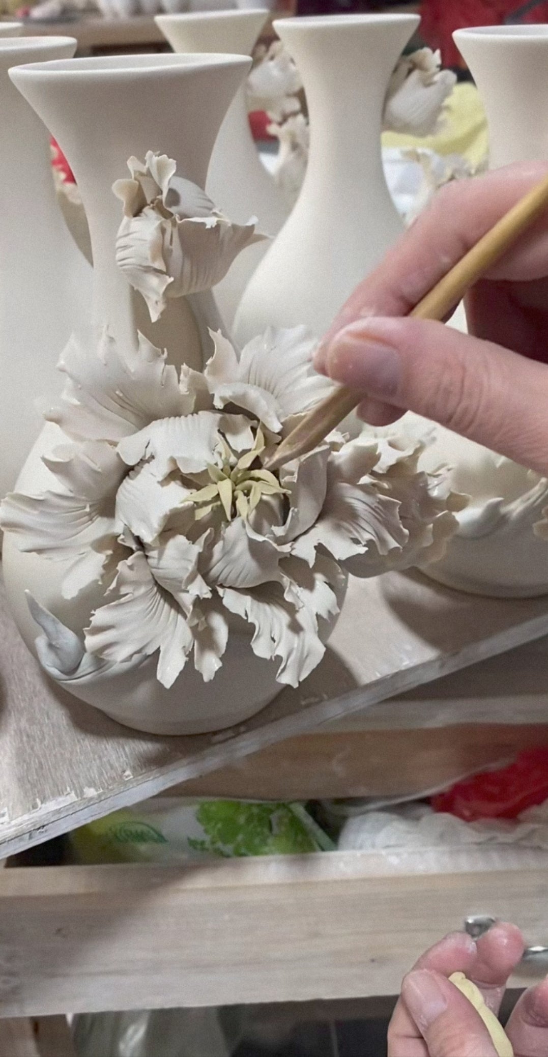 Käsitsi valmistatud valge keramiikapunane vutt